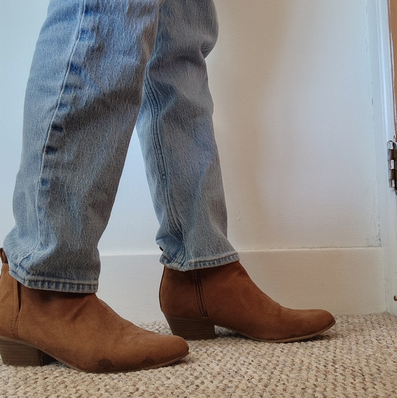 Old Navy suede boot heels - Picture 2 of 7